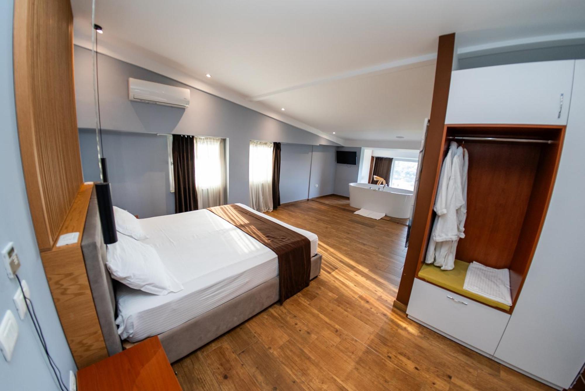 Olivar Hotel Tirana Selitë e Vogël エクステリア 写真