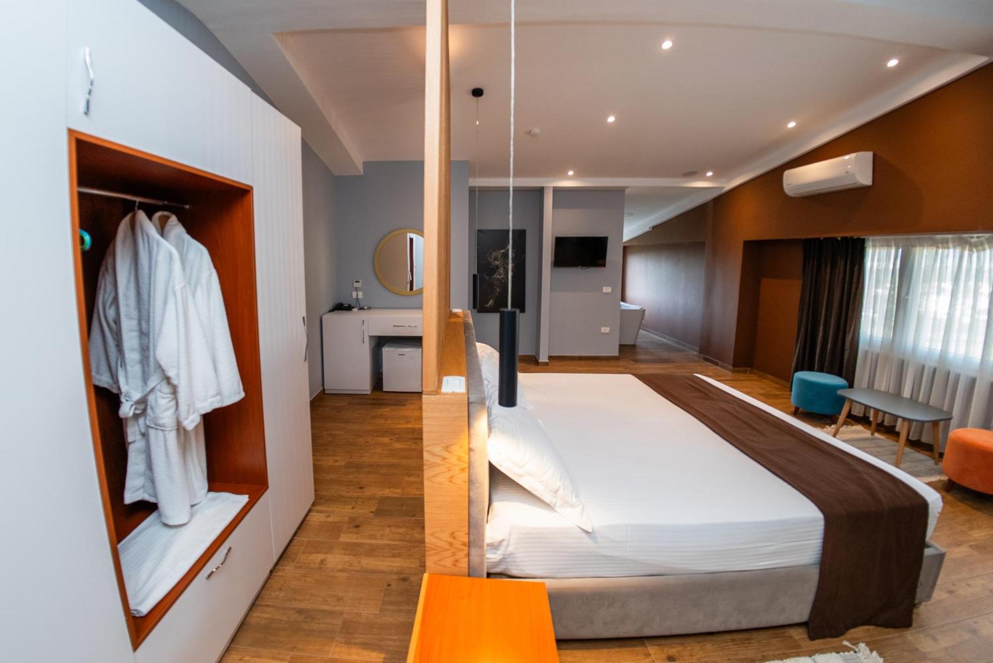 Olivar Hotel Tirana Selitë e Vogël エクステリア 写真